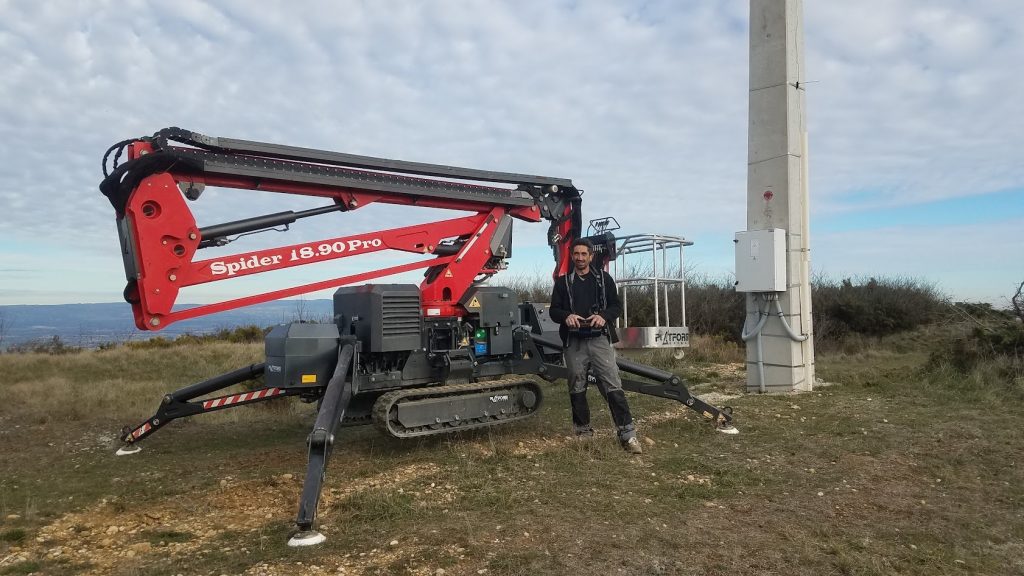 Nacelle araignée chenillée pour intervention sur mât télécom en hauteur