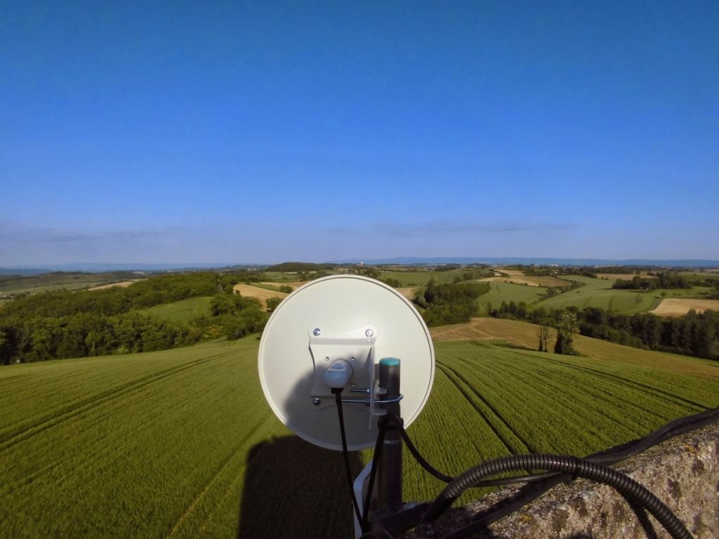 Antenne parabolique liaison hertzienne internet zone agricole non desservie