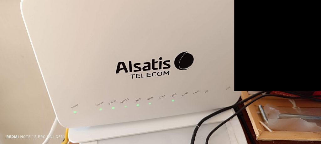 Installation box internet professionnelle avec ports LAN et WiFi