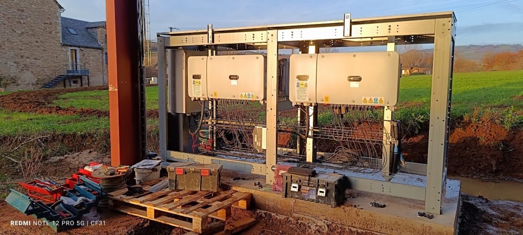 Raccordement DC/AC de deux onduleurs Huawei sur centrale photovoltaïque au sol