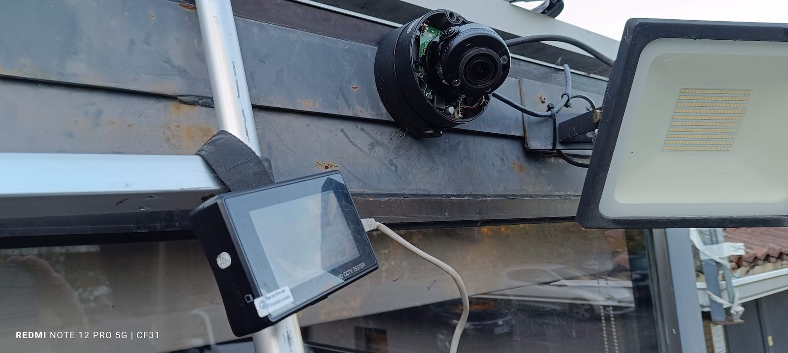 Caméra de vidéosurveillance filaire et sans fil pour site isolé à Toulouse, installée par Courants Faibles 31
