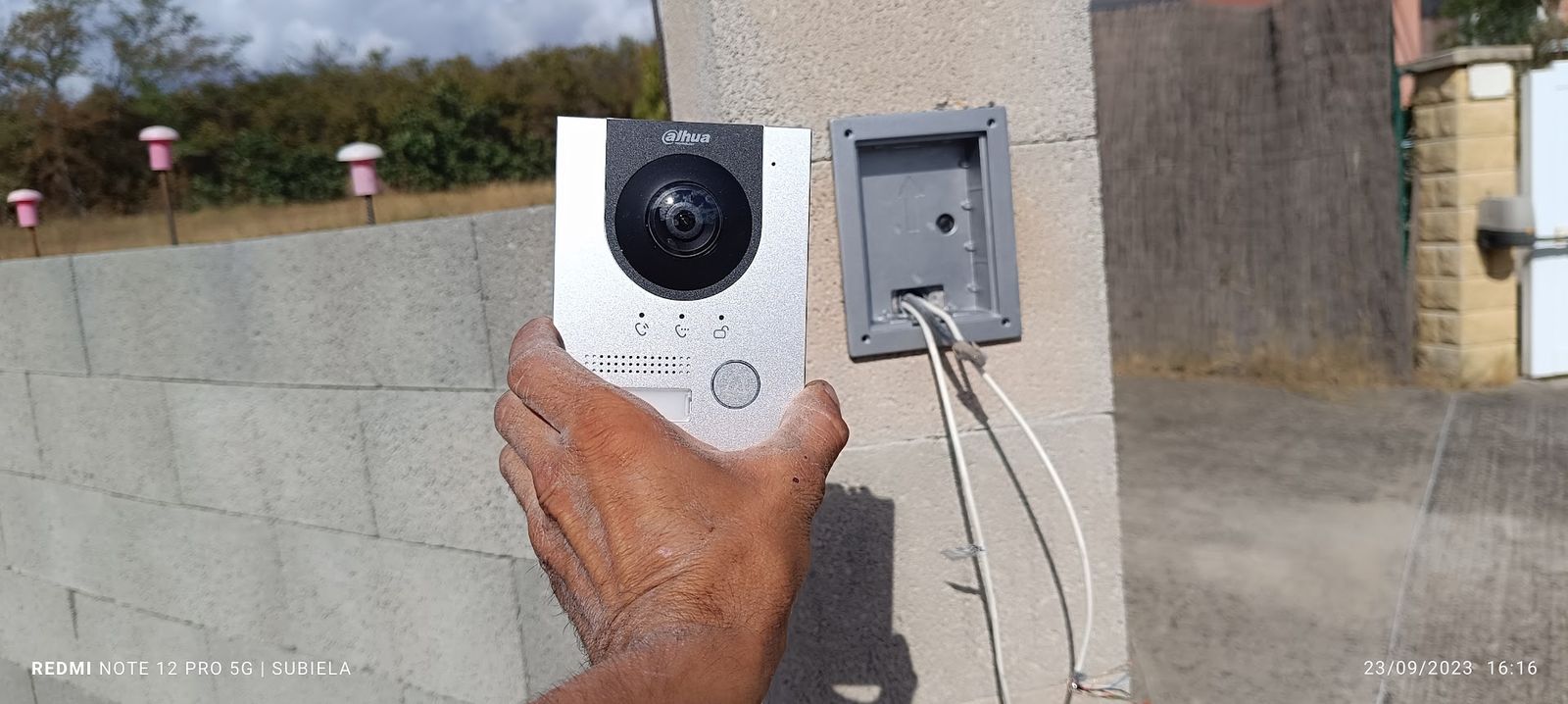 Installation système VIGIK Toulouse : badge et interphone de contrôle d'accès posés par Courants Faibles 31