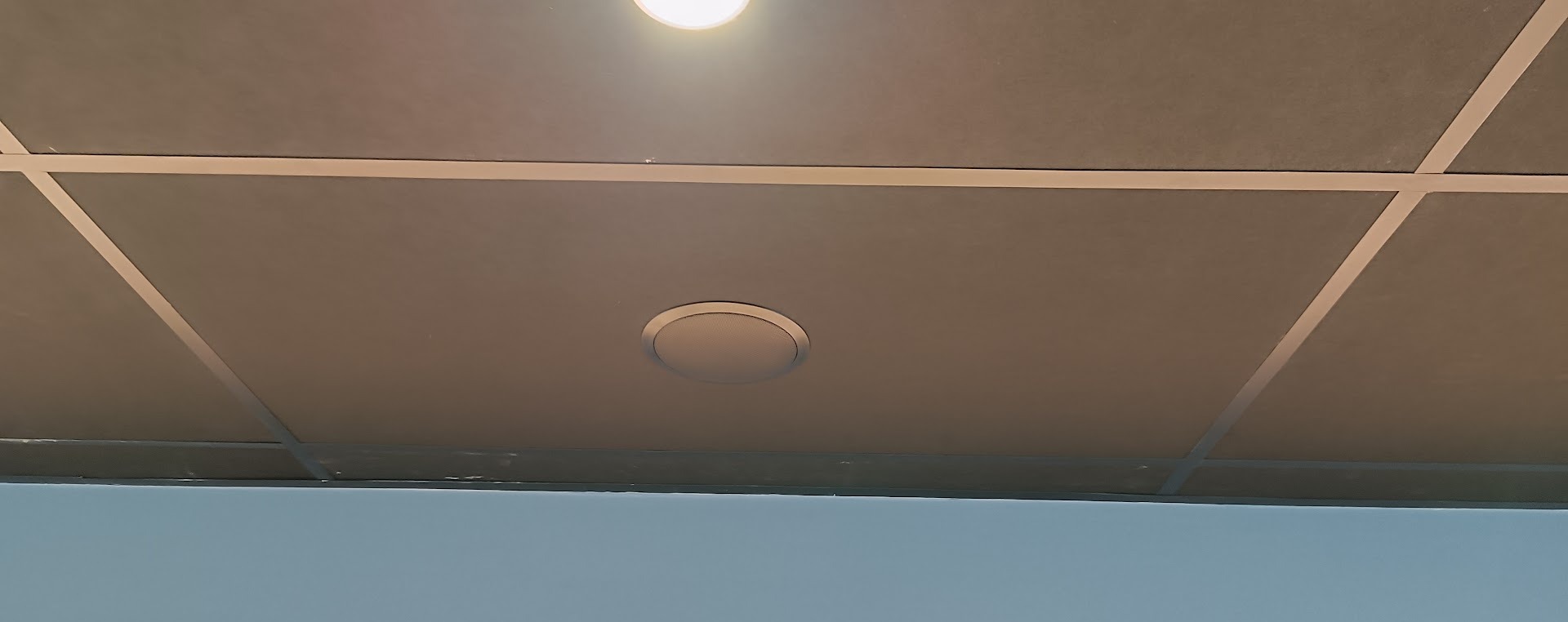 Haut-parleur encastré en faux-plafond